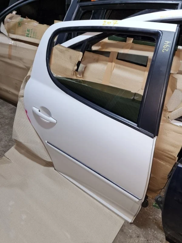 Дверь Peugeot 207 2011 WC