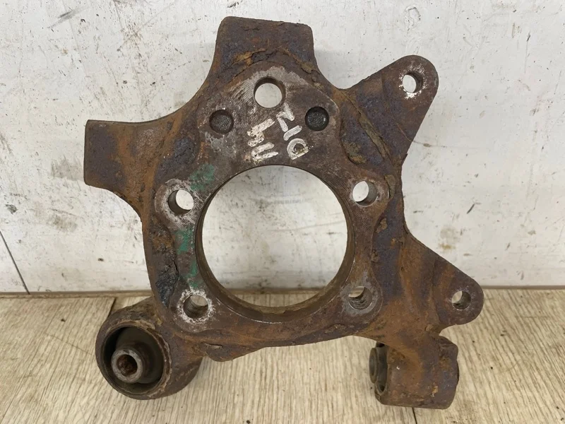 КУЛАК ПОВОРОТНЫЙ Mitsubishi Pajero 4 2006- 3770A015 V87W 4M41, задний правый