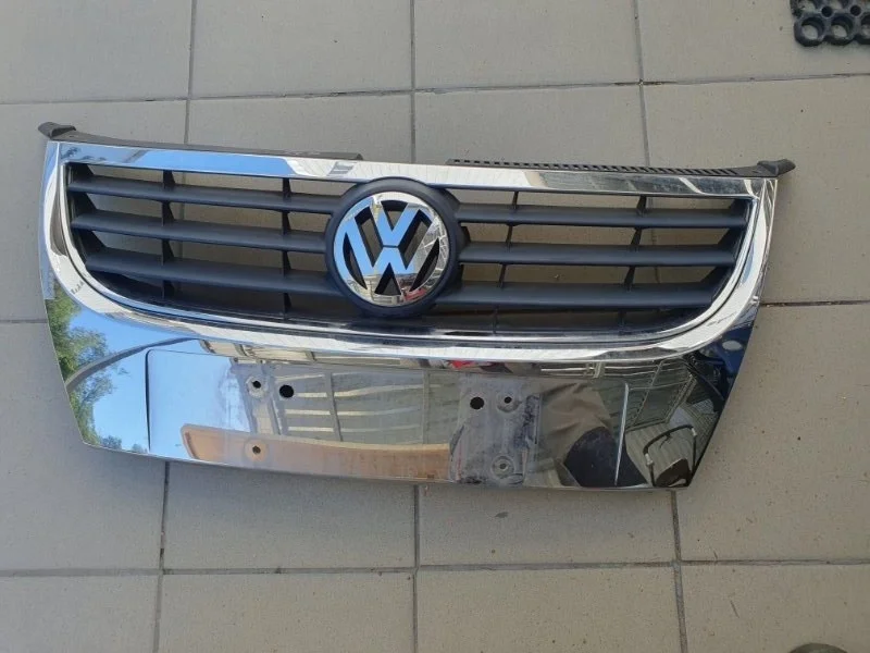 Решетка радиатора Volkswagen Touran 2006-2010