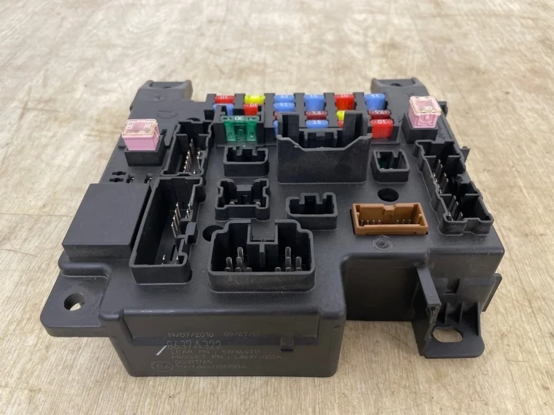 Блок предохранителей MITSUBISHI OUTLANDER XL 2006 2007 2008 2009 2010 2011 2012 8637A322 CW1W 4B11