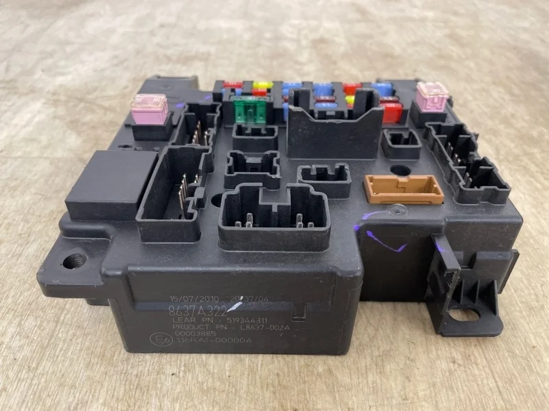 Блок предохранителей MITSUBISHI OUTLANDER XL 2006 2007 2008 2009 2010 2011 2012 8637A322 CW1W 4B11