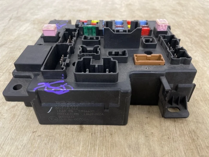 Блок предохранителей MITSUBISHI OUTLANDER XL 2006 2007 2008 2009 2010 2011 2012 8637A322 CW1W 4B11