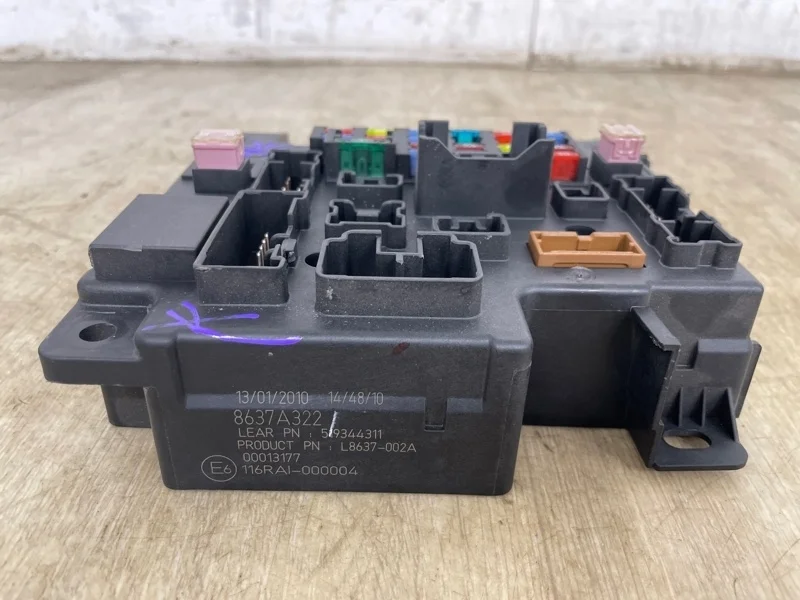 Блок предохранителей MITSUBISHI OUTLANDER XL 2006 2007 2008 2009 2010 2011 2012 8637A322 CW1W 4B11