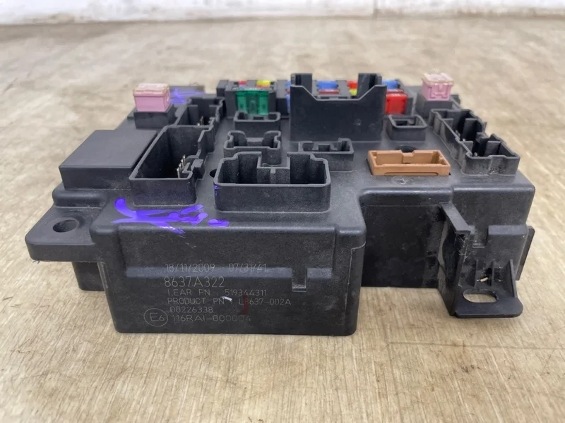 Блок предохранителей MITSUBISHI OUTLANDER XL 2006 2007 2008 2009 2010 2011 2012 8637A322 CW1W 4B11