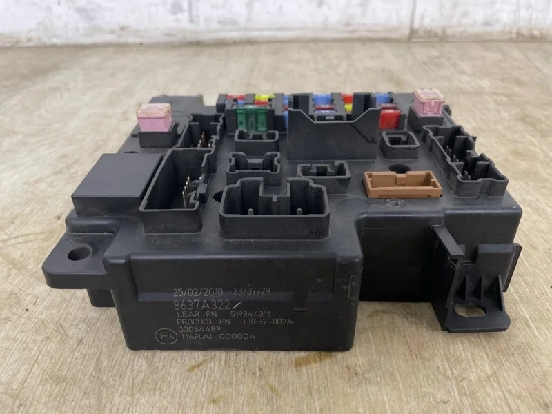 Блок предохранителей MITSUBISHI OUTLANDER XL 2006 2007 2008 2009 2010 2011 2012 8637A322 CW1W 4B11
