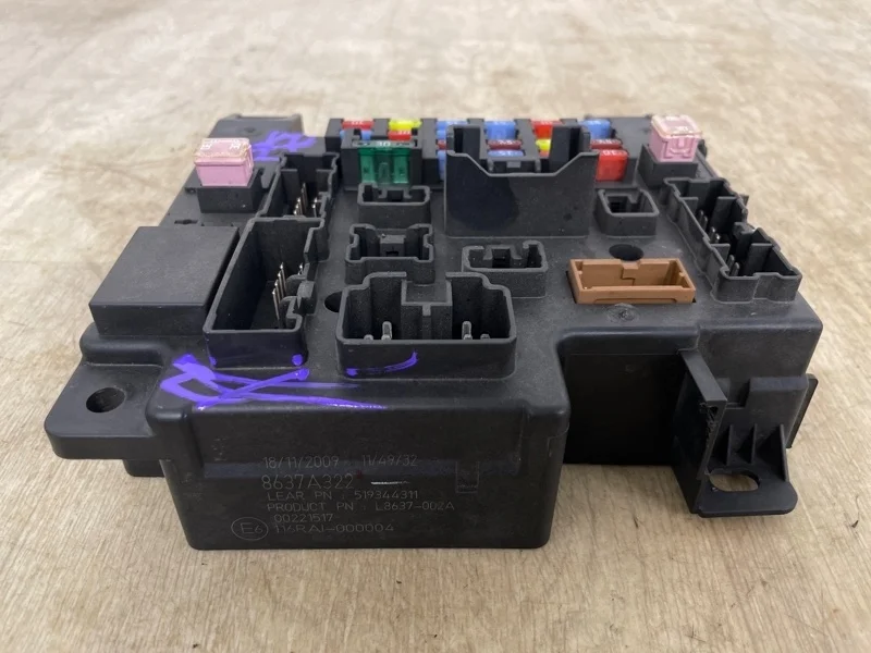 Блок предохранителей MITSUBISHI OUTLANDER XL 2006 2007 2008 2009 2010 2011 2012 8637A322 CW1W 4B11