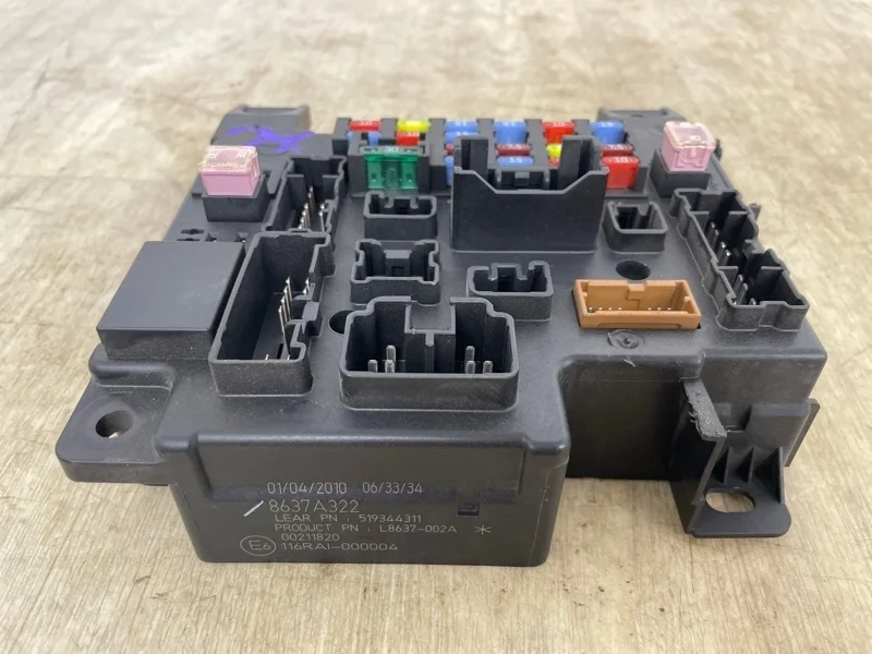 Блок предохранителей MITSUBISHI OUTLANDER XL 2006 2007 2008 2009 2010 2011 2012 8637A322 CW1W 4B11
