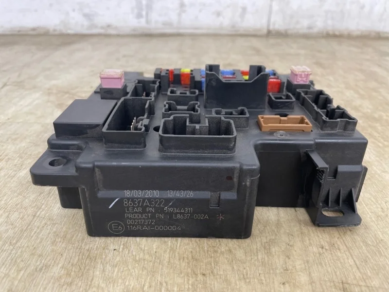 Блок предохранителей MITSUBISHI OUTLANDER XL 2006 2007 2008 2009 2010 2011 2012 8637A322 CW1W 4B11