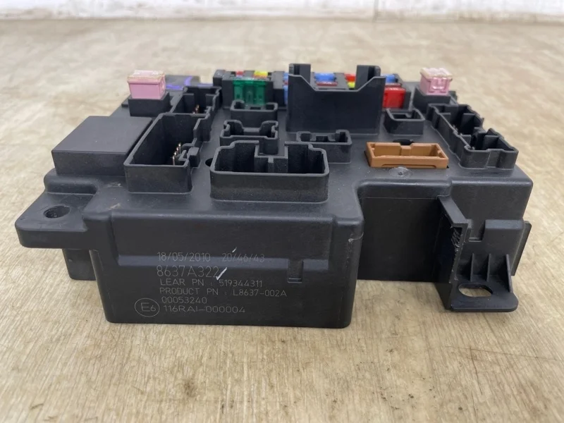 Блок предохранителей MITSUBISHI OUTLANDER XL 2006 2007 2008 2009 2010 2011 2012 8637A322 CW1W 4B11