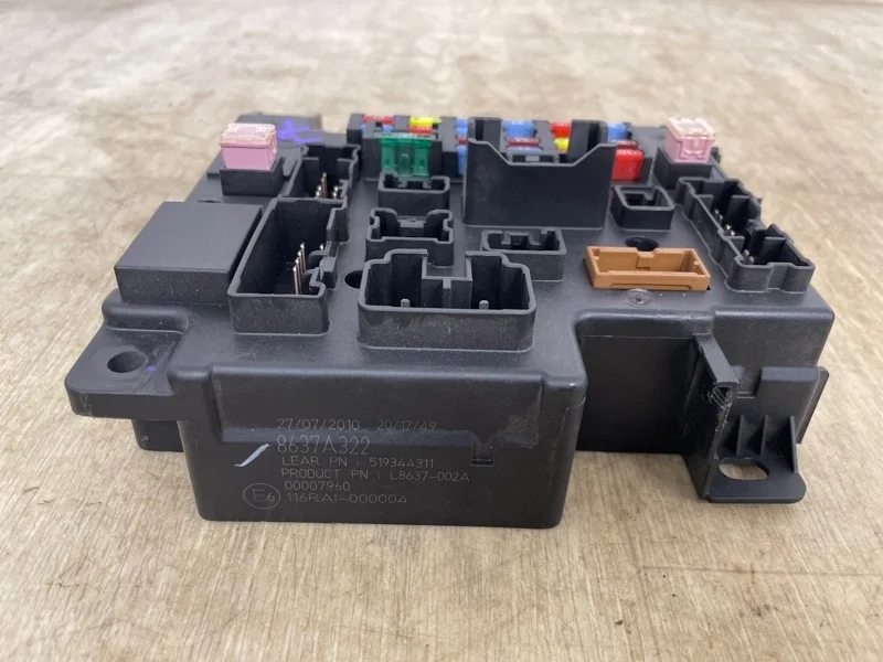 Блок предохранителей MITSUBISHI OUTLANDER XL 2006 2007 2008 2009 2010 2011 2012 8637A322 CW1W 4B11