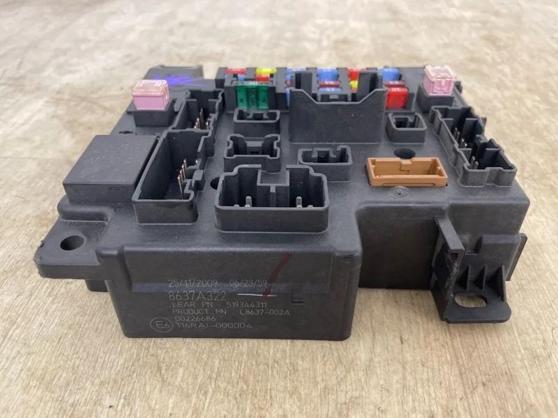 Блок предохранителей MITSUBISHI OUTLANDER XL 2006 2007 2008 2009 2010 2011 2012 8637A322 CW1W 4B11