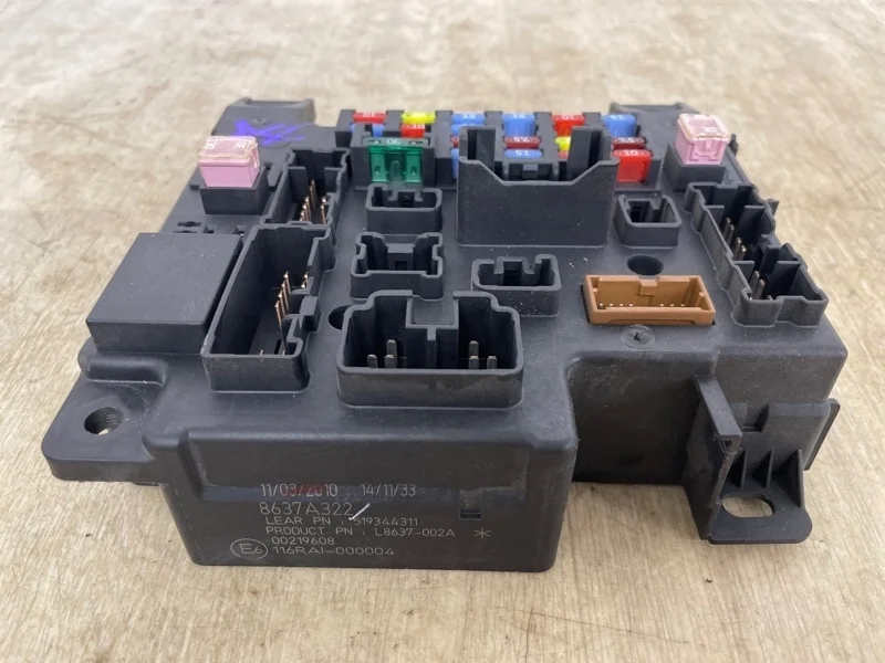 Блок предохранителей MITSUBISHI OUTLANDER XL 2006 2007 2008 2009 2010 2011 2012 8637A322 CW 4B11