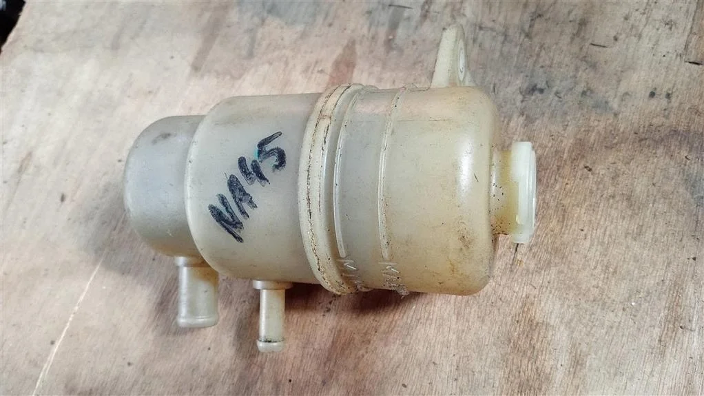 Б.у. бачок гидроусилителя MITSUBISHI GRANDIS NA4W MITSUBISHI GRANDIS NA4W