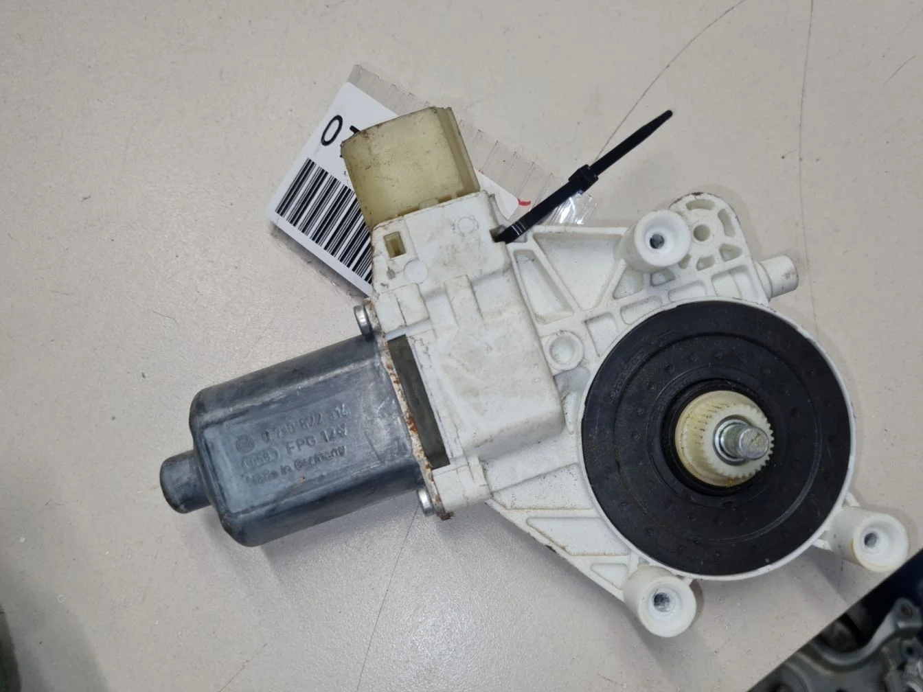 Моторчик стеклоподъёмника передний левый для BMW 4 F32 F33 2013-2020