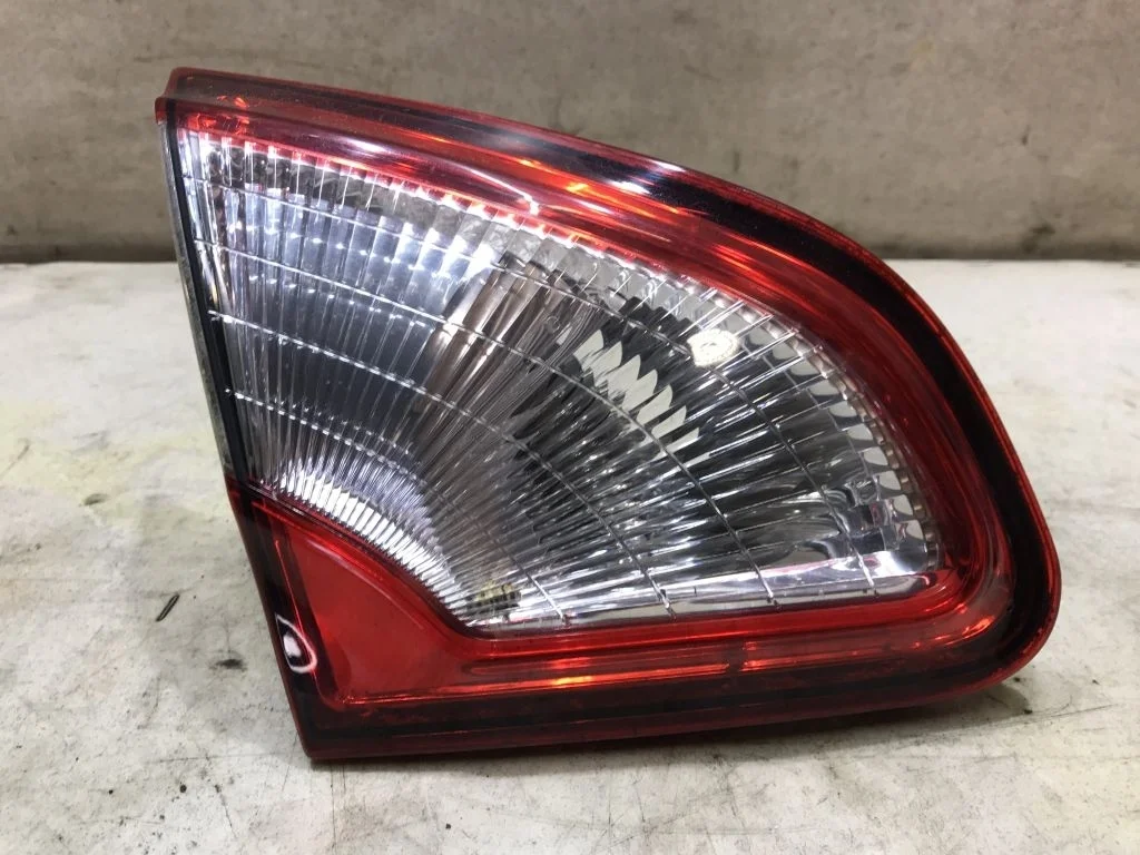 Фонарь задний в крышку левый Nissan Qashqai J10