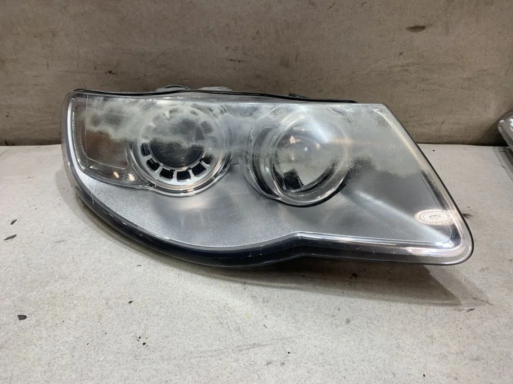 Фара правая Volkswagen Touareg Галоген