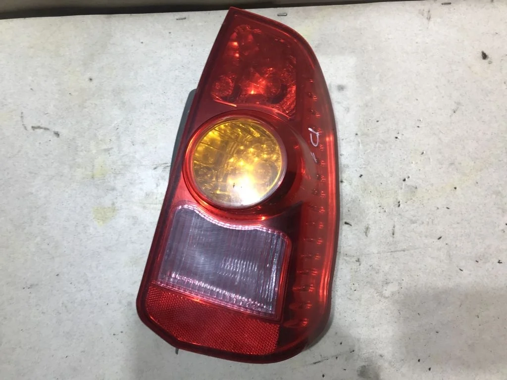 Фонарь правый Mitsubishi Space Star