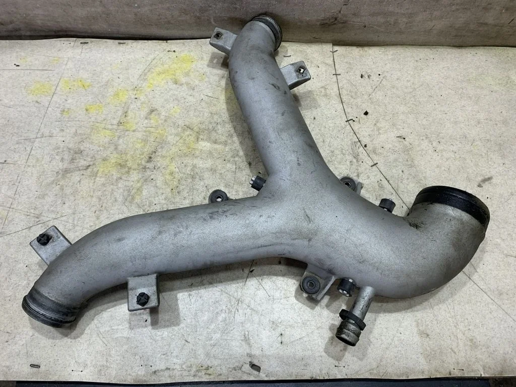 Патрубок Audi A6 C5 Allroad 2.7