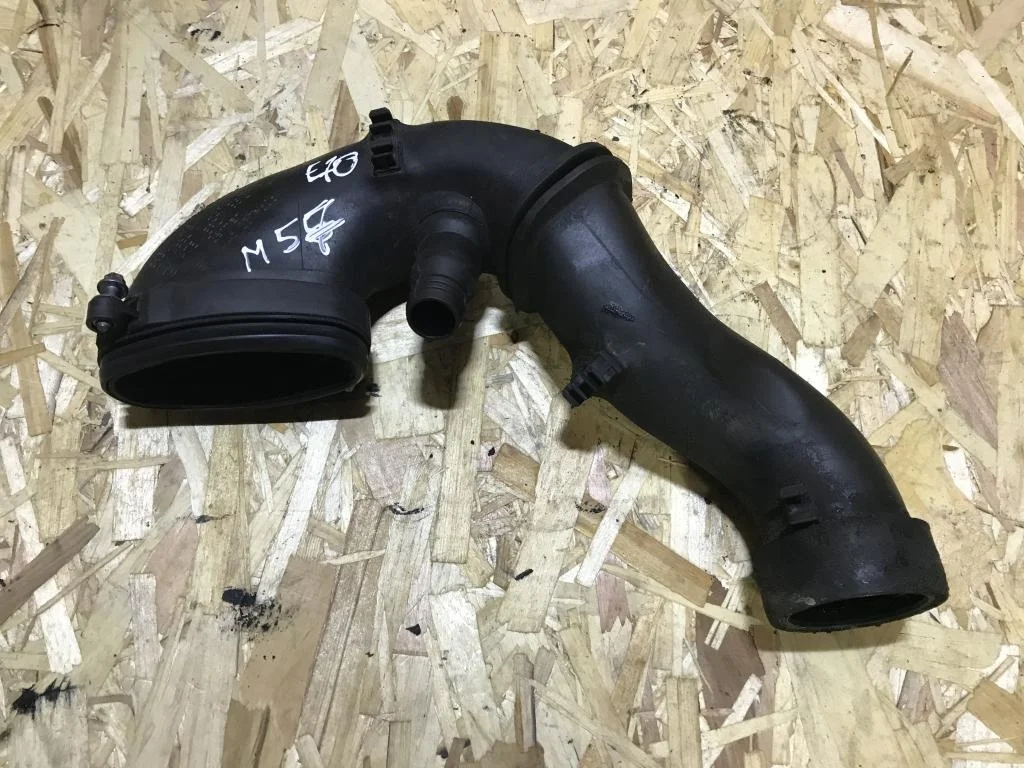 Патрубок воздушный BMW E90 E60 E63 X5 X6