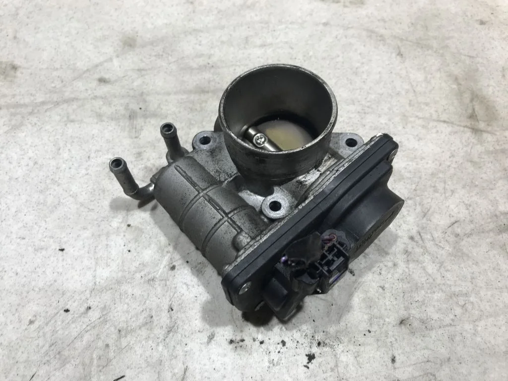 Заслонка дроссельная Nissan Note E11  1.6 HR16DE