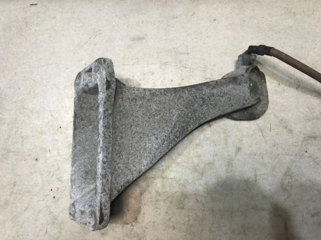 Кронштейн двигателя правый BMW X5 E53