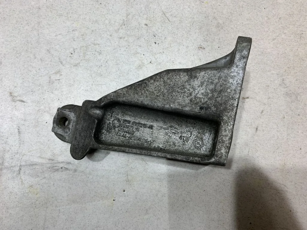 Кронштейн двигателя BMW E90 E87