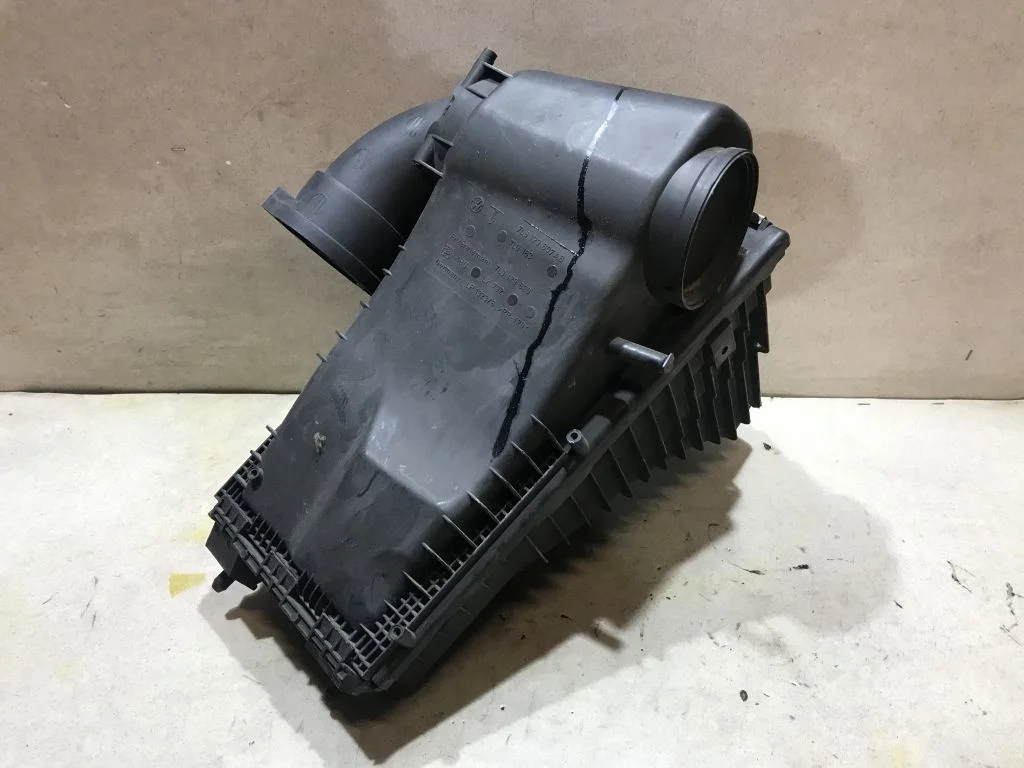 Корпус воздушного фильтра VW Touareg 1 2.5 BAC