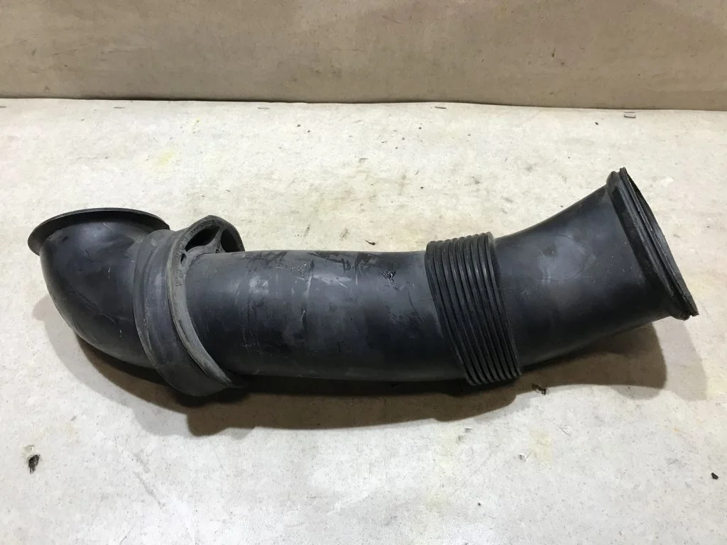 Патрубок воздушного фильтра VW Touareg 1