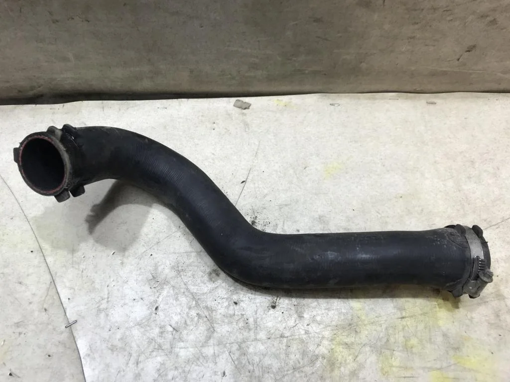 Патрубок интеркулера VW Touareg 1
