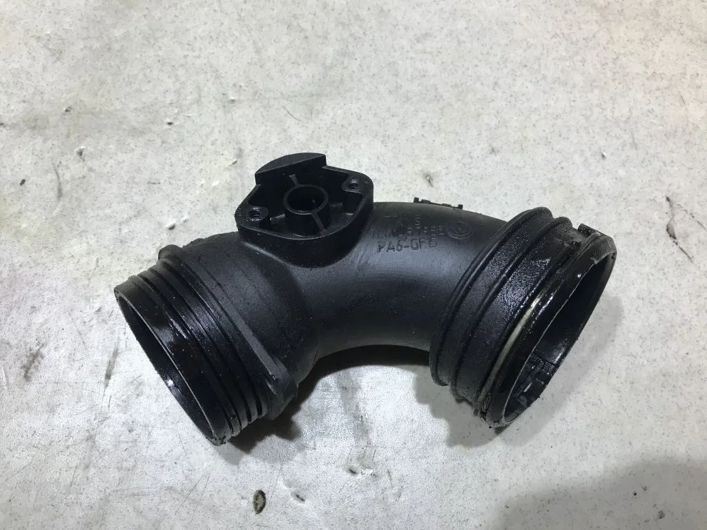 Патрубок интеркулера VW Touareg 1 2.5 BAC