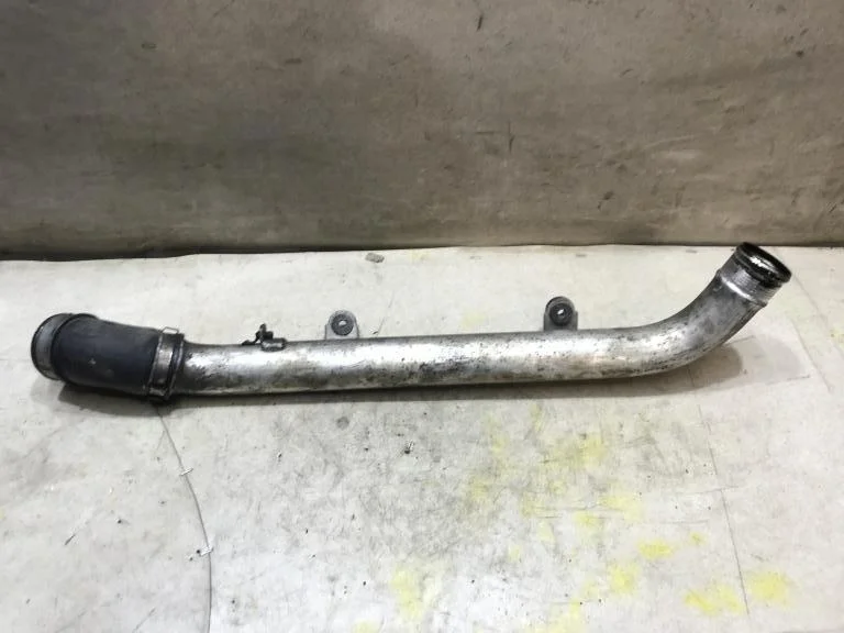 Патрубок интеркулера VW Touareg 1