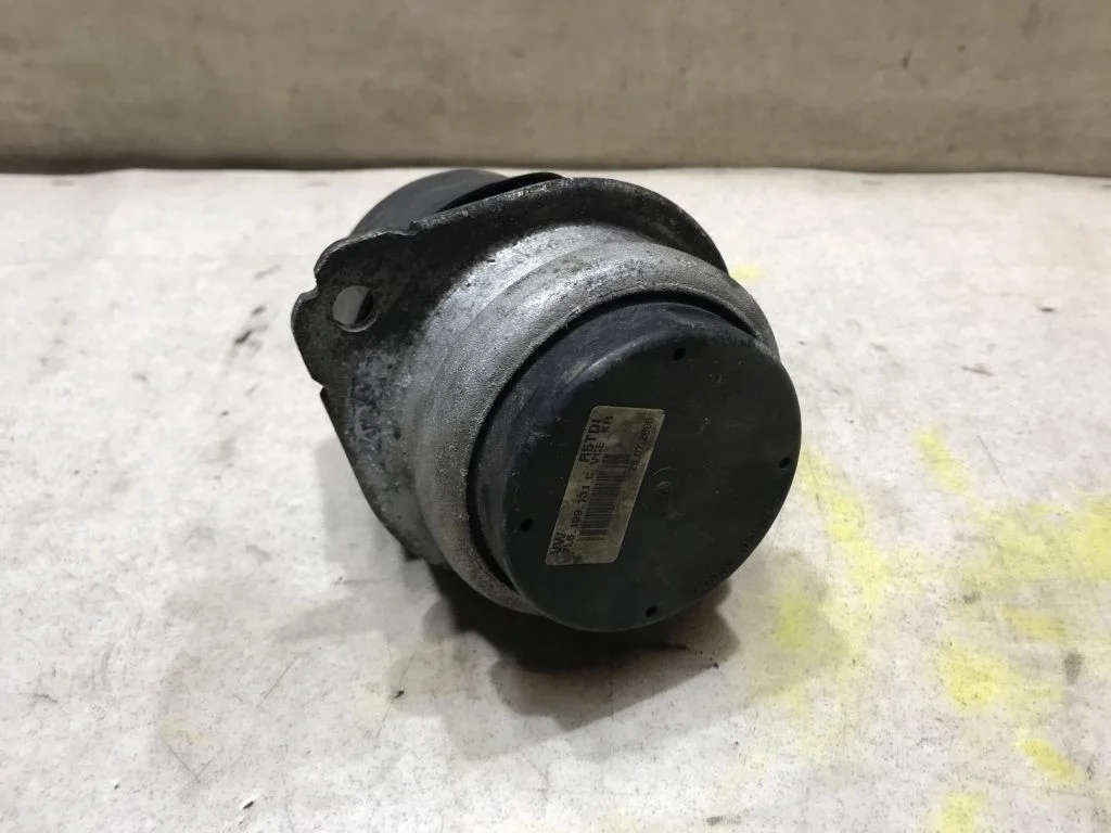Подушка двигателя VW Touareg 2.5