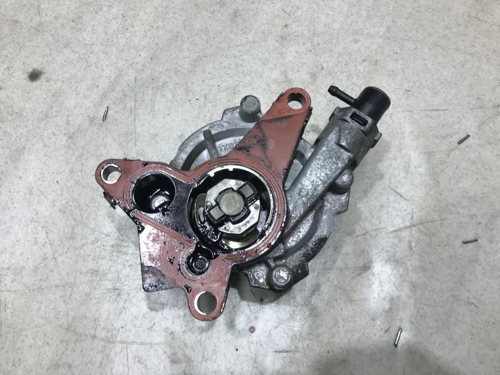 Вакуумный насос Nissan X-Trail T31 2007 2.0D M9R