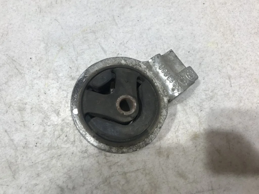 Подушка левая Mitsubishi Space Star