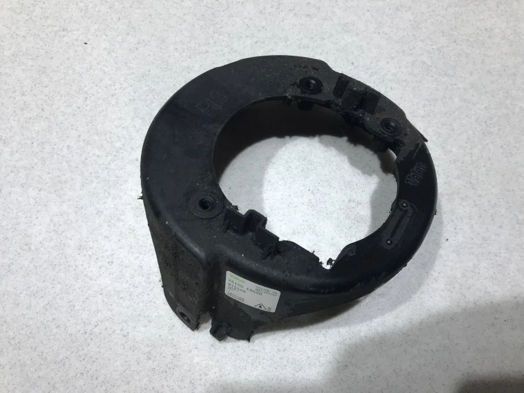 26150EB500 Кронштейн ПТФ правый Nissan Pathfinder