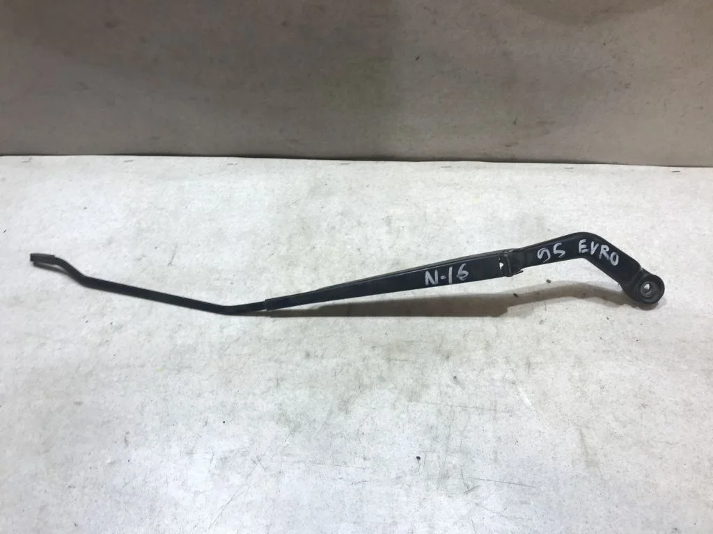 Поводок правый Nissan Almera N16