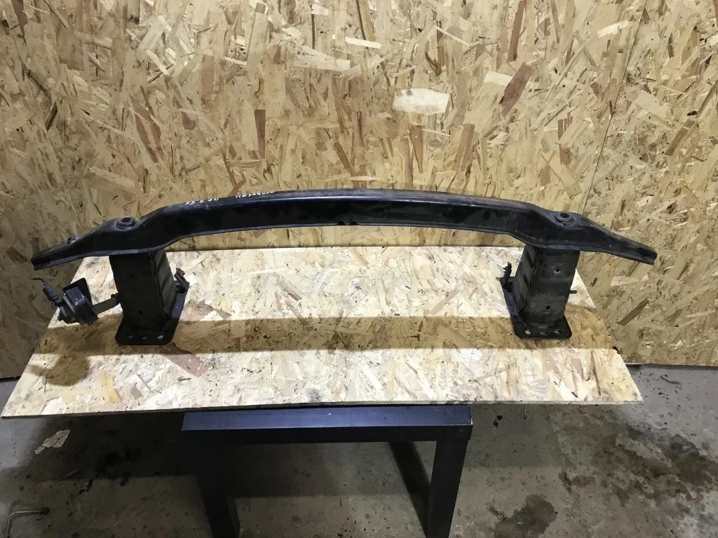 Усилитель переднего бампера BMW X5 E70