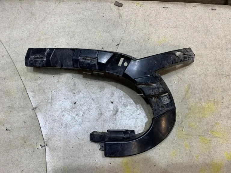 Кронштейн ПТФ левыйBMW E90 91 LCI