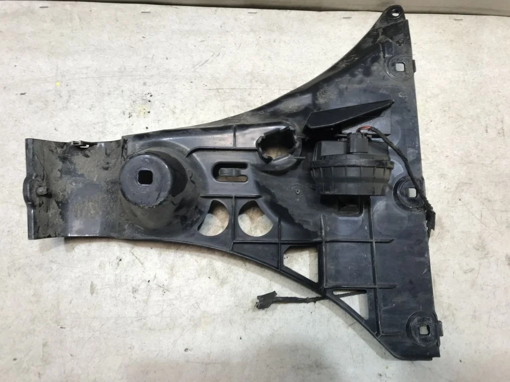 Кронштейн заднего бампера правый BMW E60