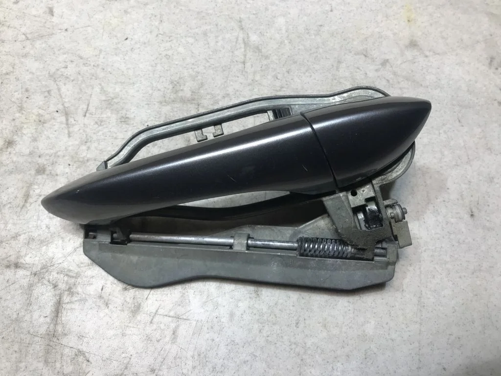 Ручка двери с кронштейном правая BMW E53