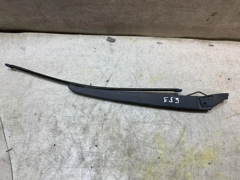 Поводок стеклоочистителя зад  BMW E53