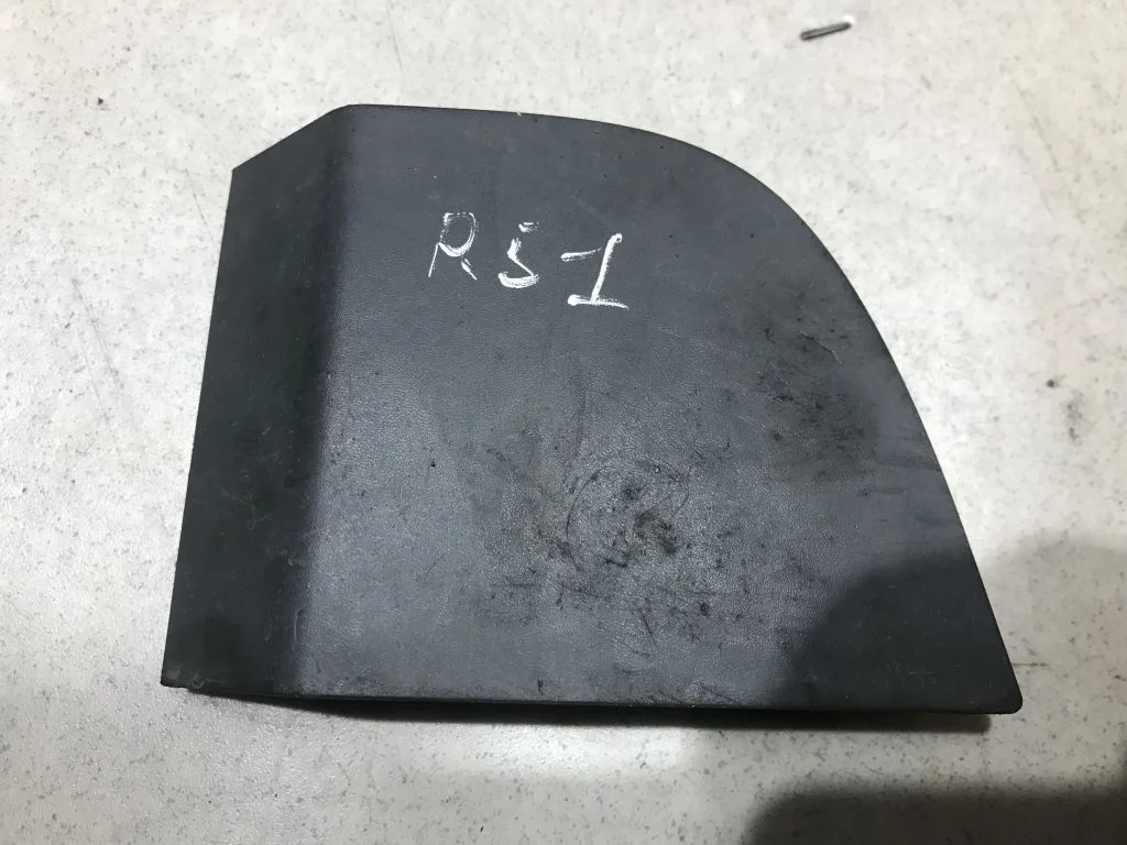 Заглушка бампера левая Nissan Pathfinder