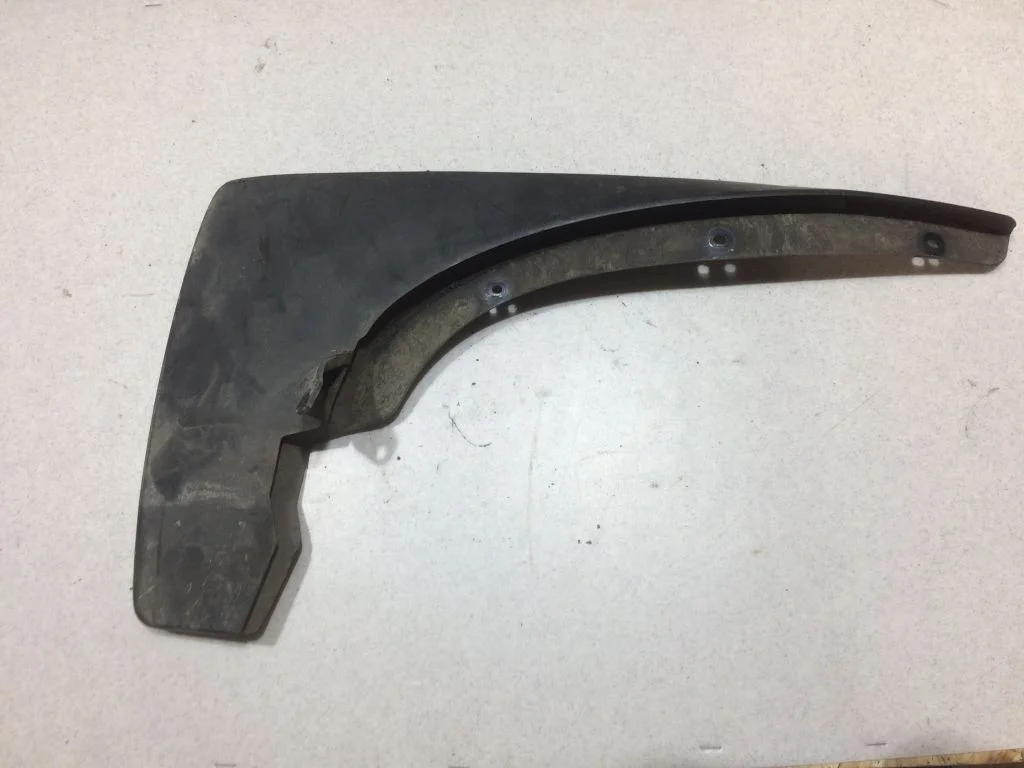 Брызговик передний Nissan Navara D40