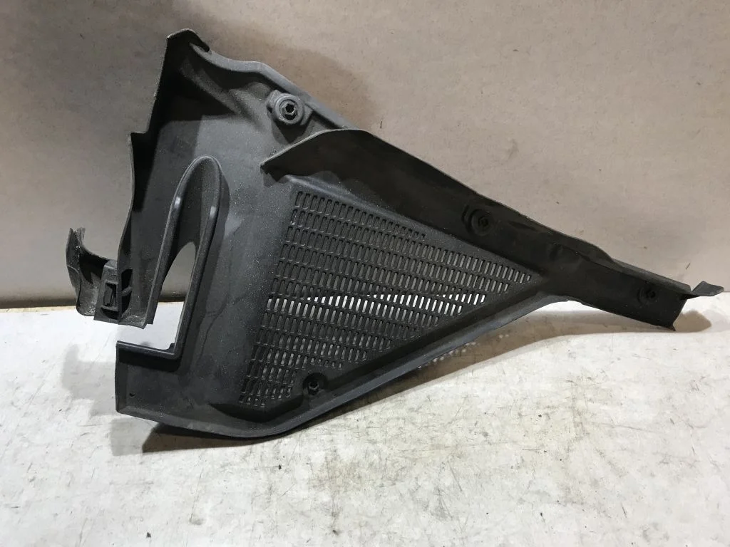 Крышка фильтра правая BMW X5 X6