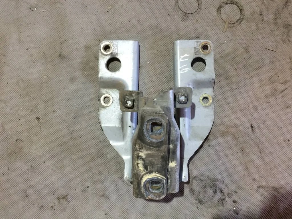 Петли капота Nissan Almera N16