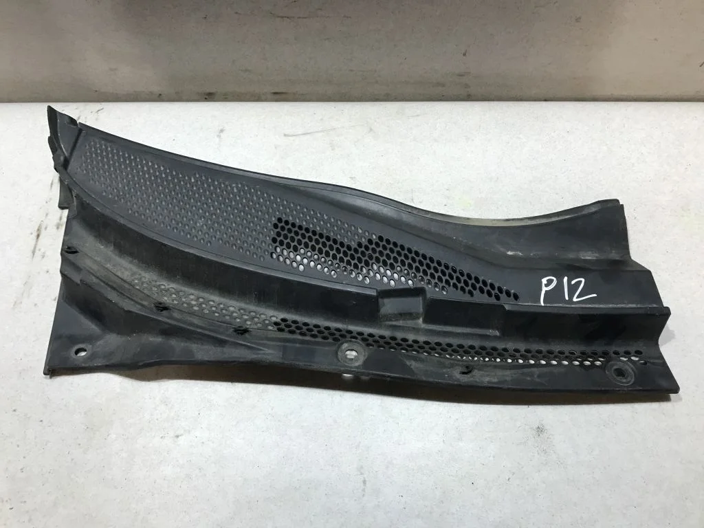 Жабо правое Nissan Primera P12