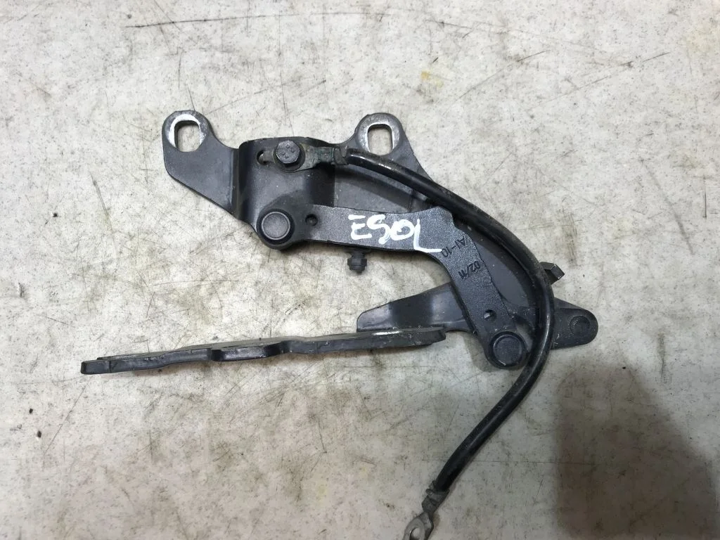 Петля капота BMW E90 левая