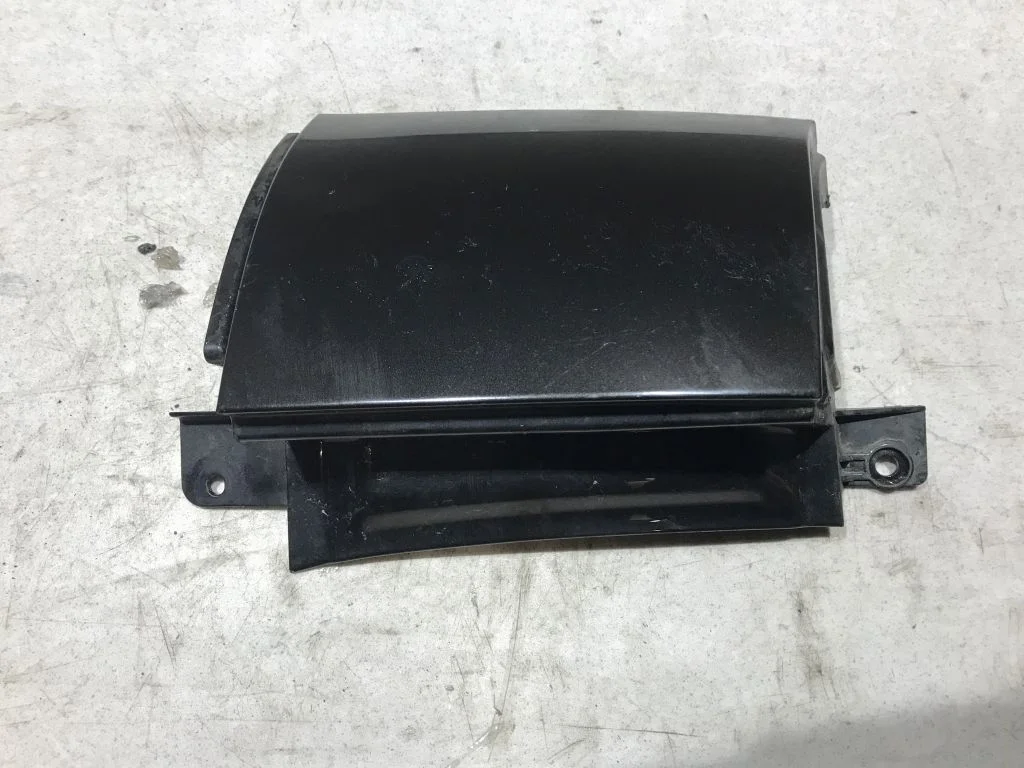 Накладка под левый фонарь Nissan Note