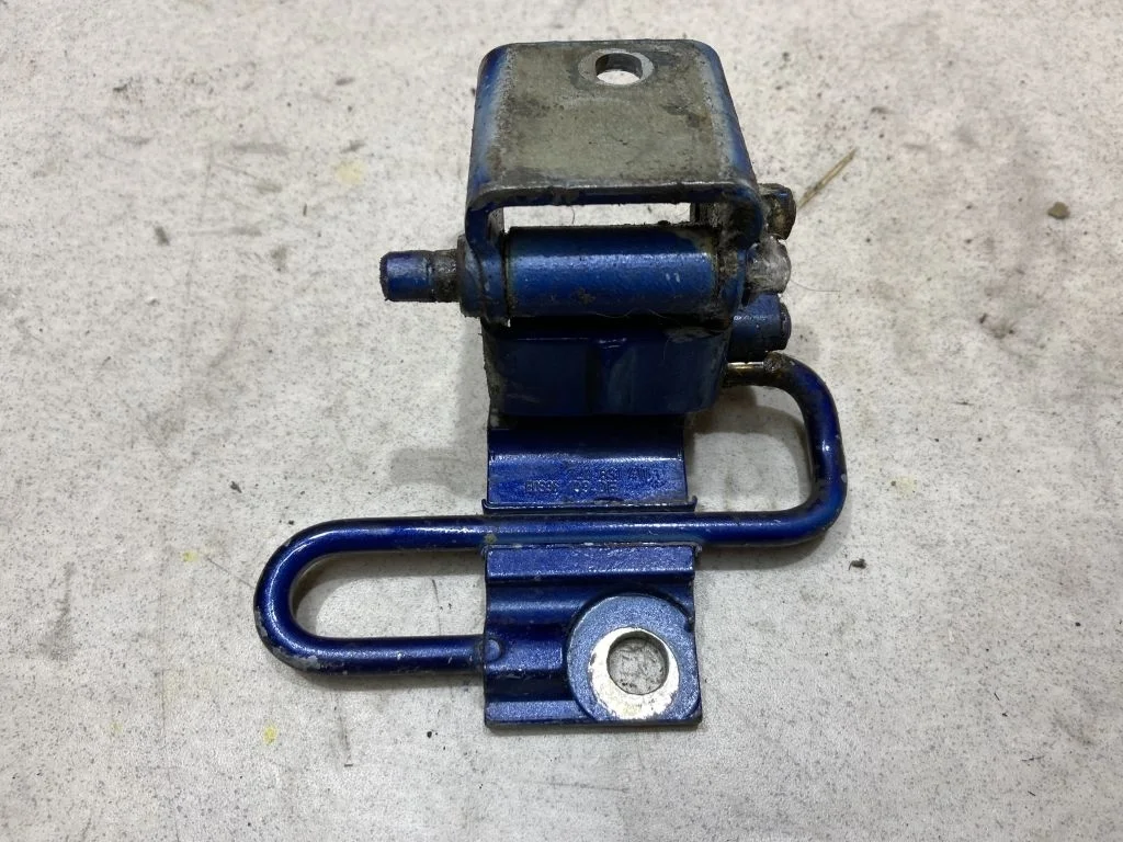 Петля двери VW Touareg 1