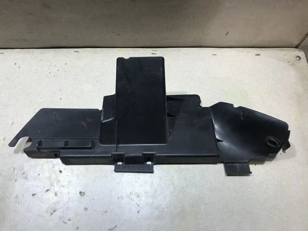 Воздуховод радиатора левый VW Touareg 1